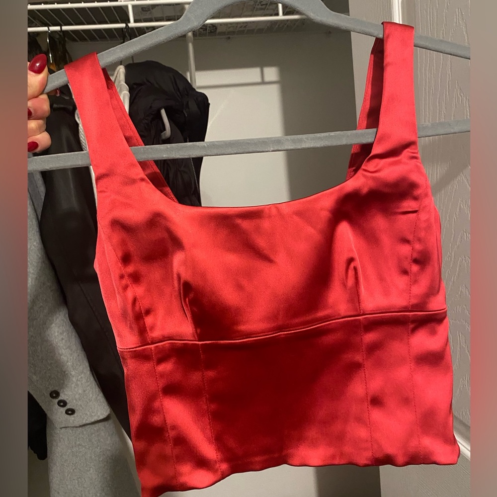 COLOR IS DIFF IN PERSON this top is more pink